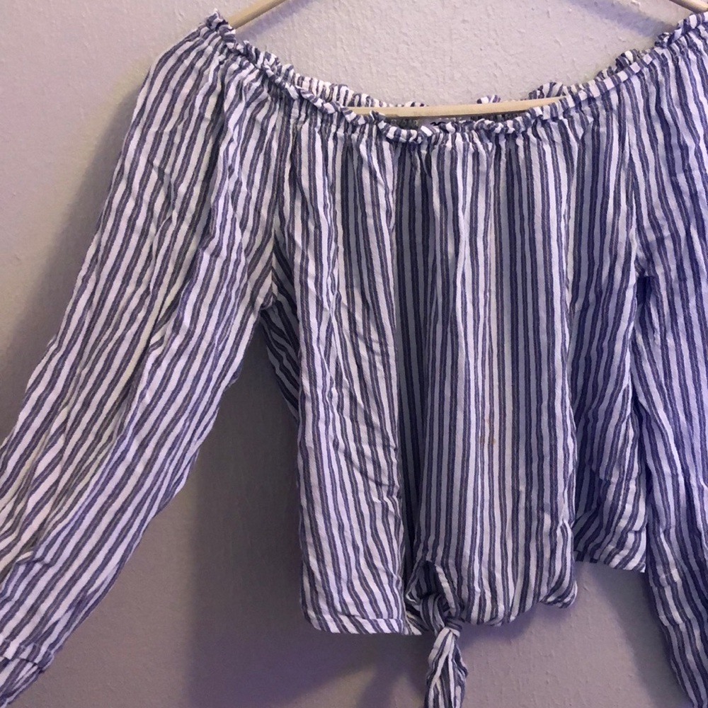 HOLLISTER off-the-shoulder shirt